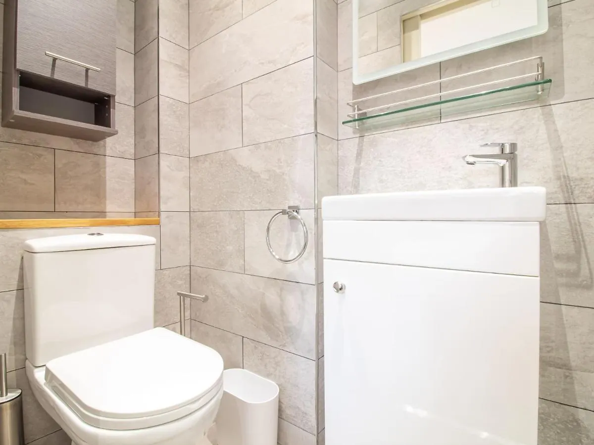 אדינבורו Luxury Royal Mile Apartment By The Castle - Sleeps 4 0*,